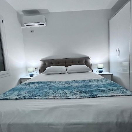 White Luxury Apartment Shkoder Exterior photo