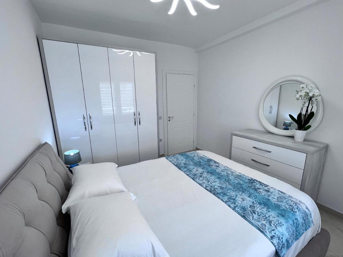 White Luxury Apartment Shkoder Exterior photo