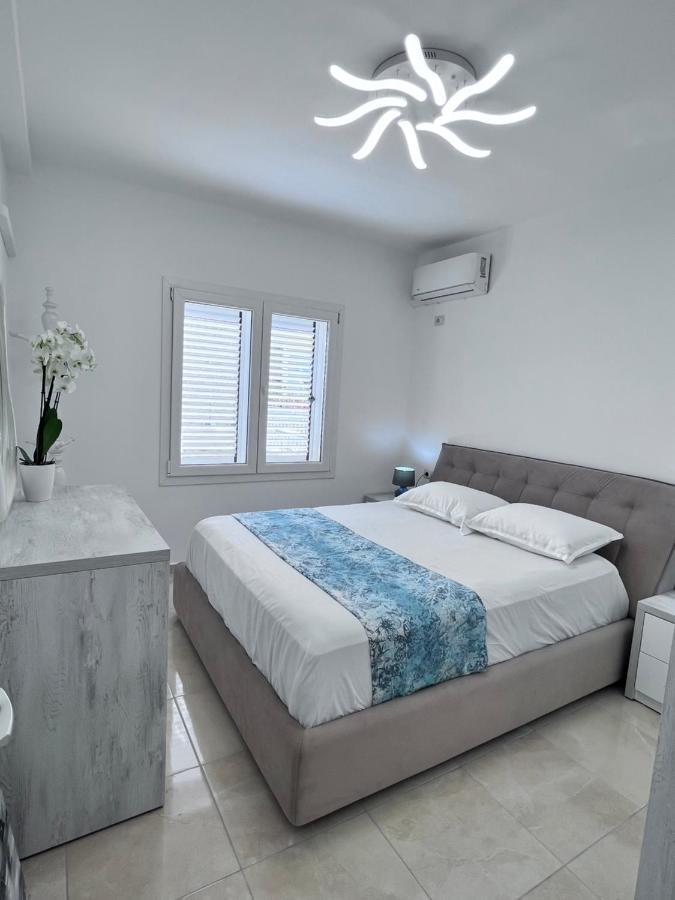 White Luxury Apartment Shkoder Exterior photo