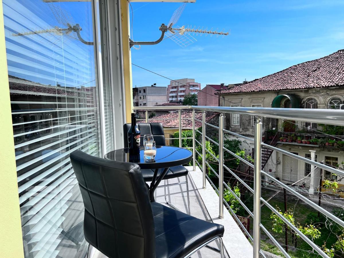 White Luxury Apartment Shkoder Exterior photo