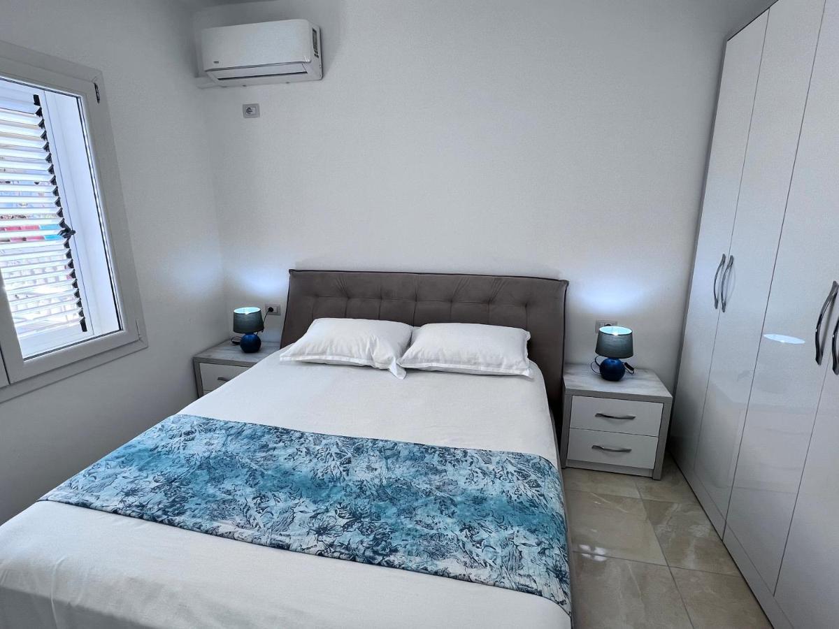 White Luxury Apartment Shkoder Exterior photo