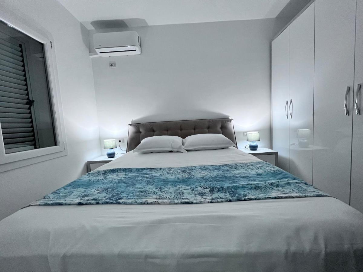 White Luxury Apartment Shkoder Exterior photo